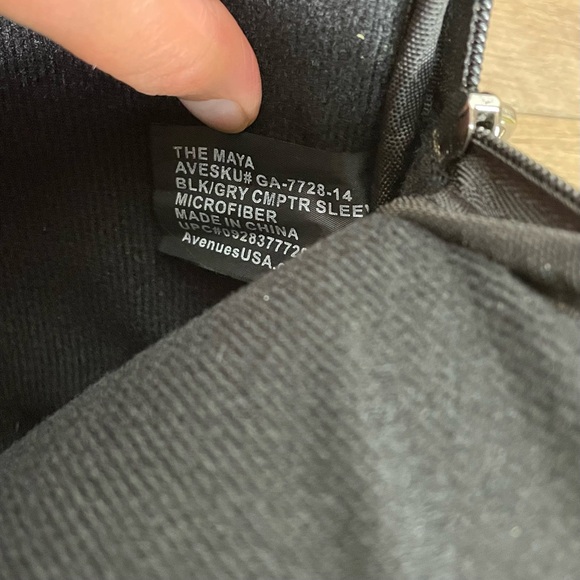 SwissGear The Maya Black and Gray Computer Sleeve - Picture 7 of 9